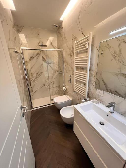 Elegante Appartamento In Zona Tortona-Solari Milan Luaran gambar