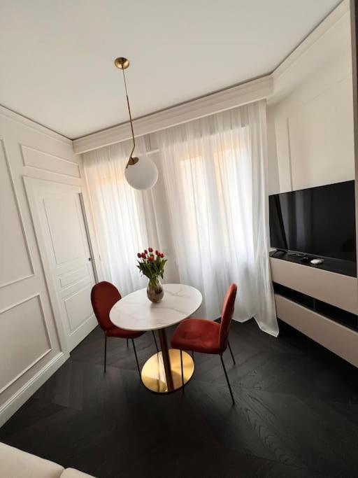 Elegante Appartamento In Zona Tortona-Solari Milan Luaran gambar