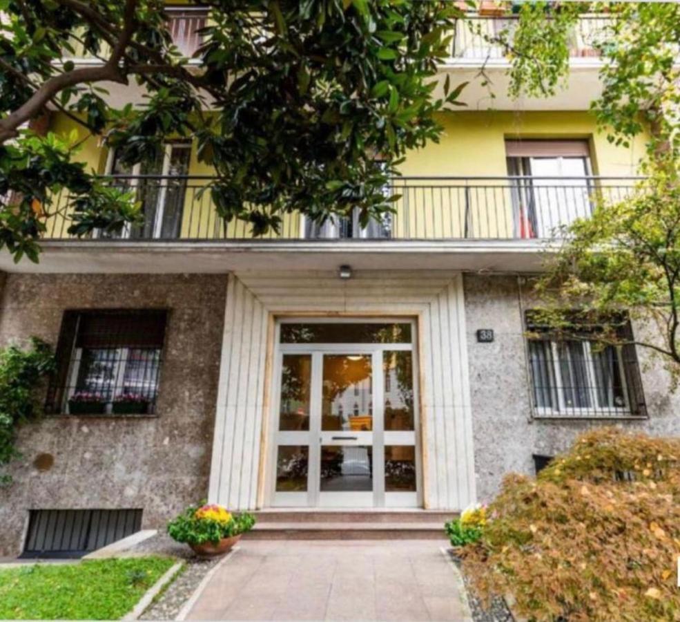 Elegante Appartamento In Zona Tortona-Solari Milan Luaran gambar