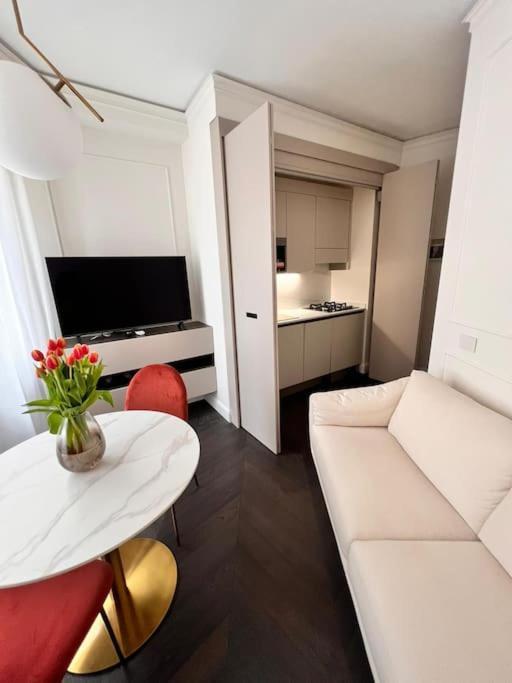Elegante Appartamento In Zona Tortona-Solari Milan Luaran gambar
